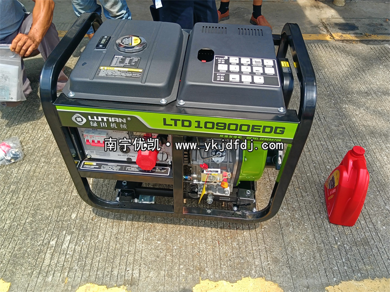 2025年9月8日，客戶到店采購8kw柴油發(fā)電機組并試機