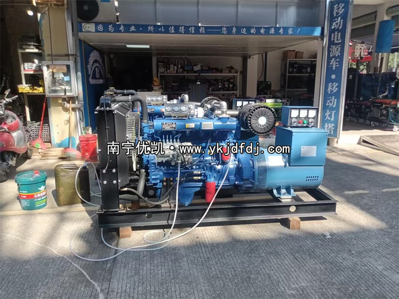 2025年11月18日，客戶到店自提兩臺80kw柴油發(fā)電機組并試機