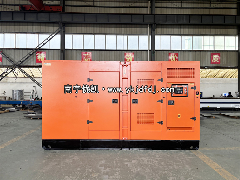 2025年12月10日，400kw玉柴低噪音柴油發(fā)電機組裝車出口國外